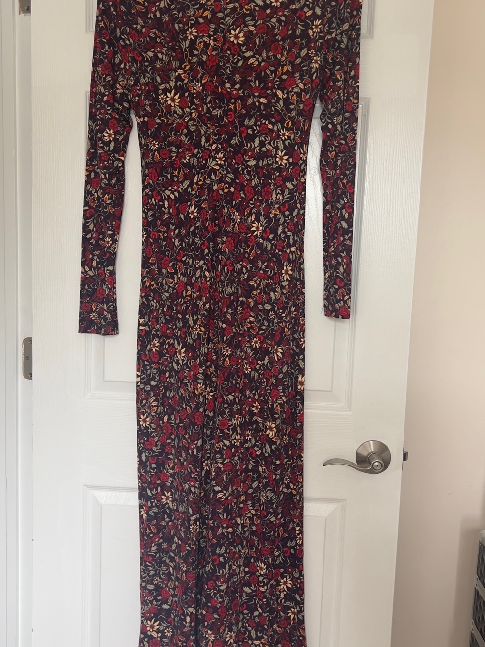 Floral Bracelet Sleeve Jersey Dress
FARM Rio - Picture 7 of 8